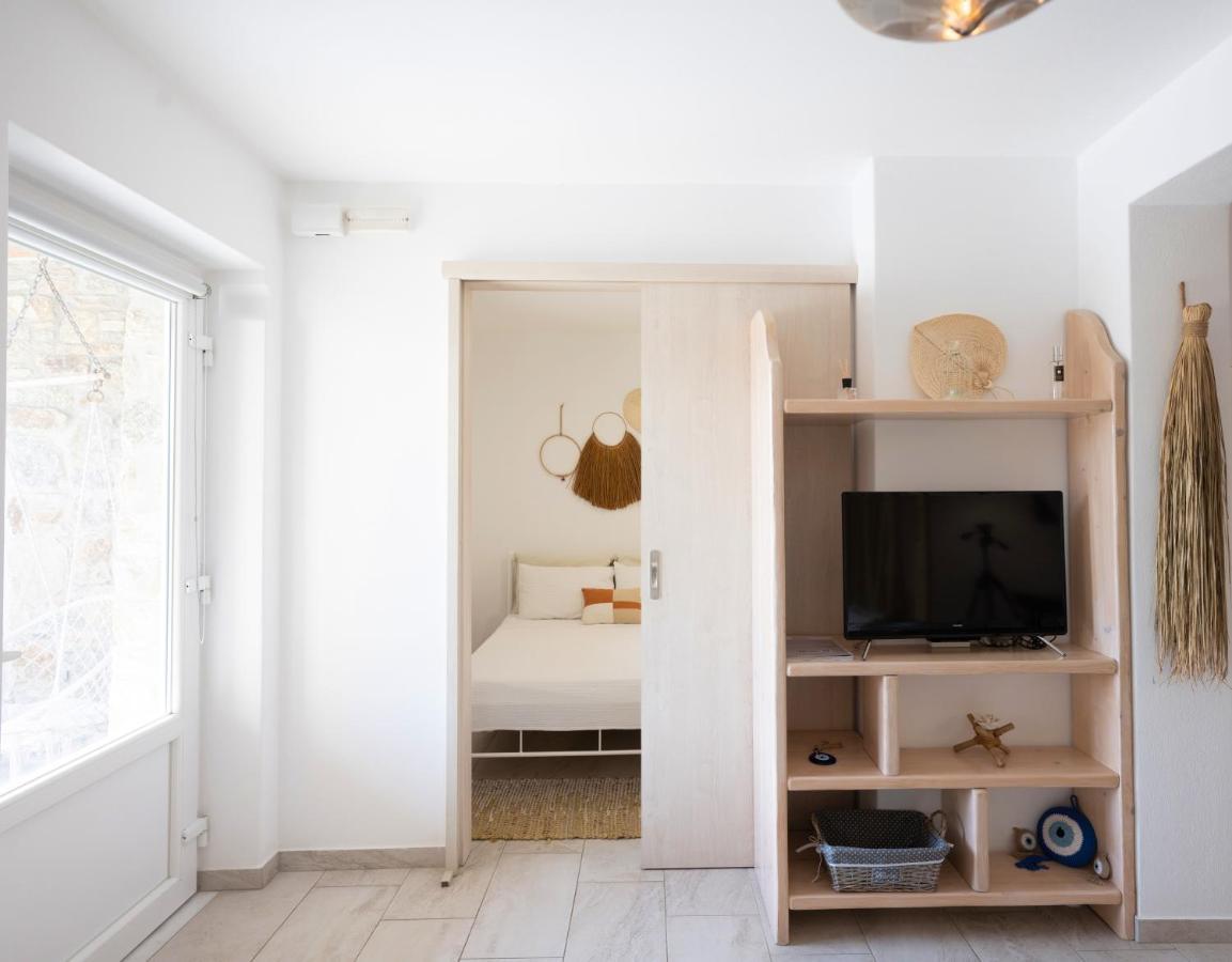 Mykonos Dot Apartments Ano Mera Bagian luar foto